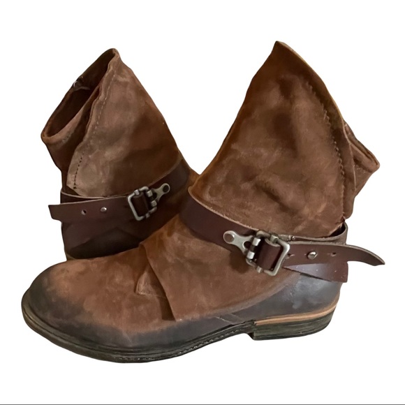 Spring Step Shoes - Spring Step Brown Buckle Strap Suede Boots Fur Lining New!